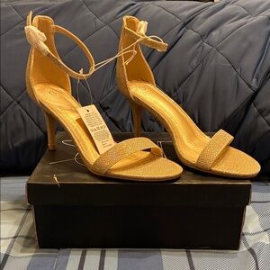 NWT Chic Gold Glitter Strappy Heels for Women 7.5